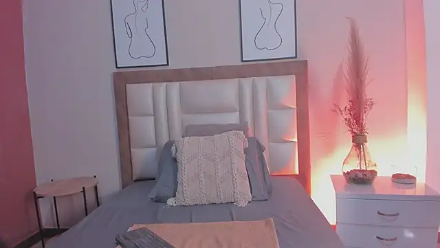 Snapshot of SamantaVee chatting on 10, 9, 2025 SamantaVee online show from 10, 9, 2025