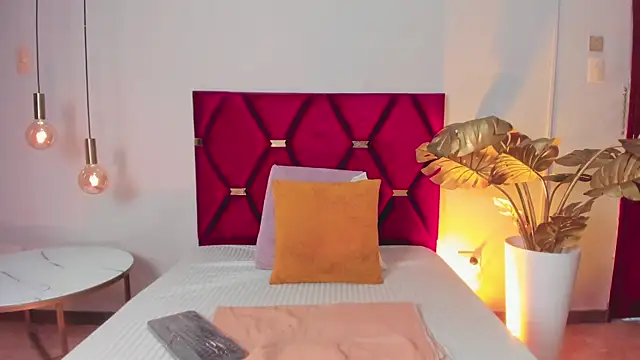 Snapshot of SamantaVee chatting on 16, 9, 2025 SamantaVee online show from 16, 9, 2025