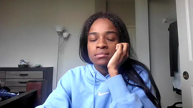 Marlowlovee online show from 25, 9, 2025