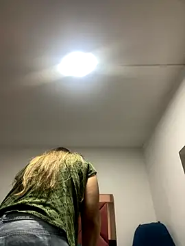 Snapshot of emma_hot2006 chatting on 3, 10, 2025 emma hot2006 online show from 3, 10, 2025