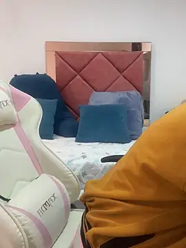 Snapshot of emma_hot2006 chatting on 12, 10, 2025 emma hot2006 online show from 12, 10, 2025