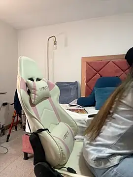 Snapshot of emma_hot2006 chatting on 17, 10, 2025 emma hot2006 online show from 17, 10, 2025