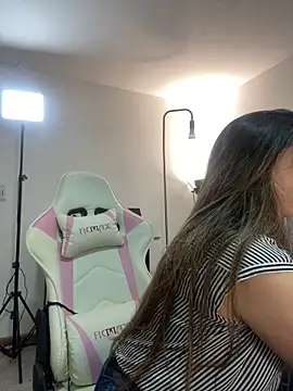 Snapshot of emma_hot2006 chatting on 19, 10, 2025 emma hot2006 online show from 19, 10, 2025