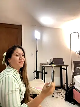 Snapshot of emma_hot2006 chatting on 20, 10, 2025 emma hot2006 online show from 20, 10, 2025