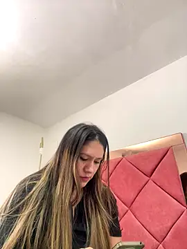 Snapshot of emma_hot2006 chatting on 7, 11, 2025 emma hot2006 online show from 7, 11, 2025