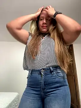 Snapshot of emma_hot2006 chatting on 19, 11, 2025 emma hot2006 online show from 19, 11, 2025