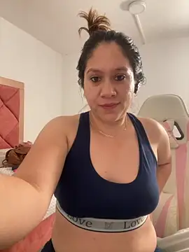 Snapshot of emma_hot2006 chatting on 24, 11, 2025 emma hot2006 online show from 24, 11, 2025