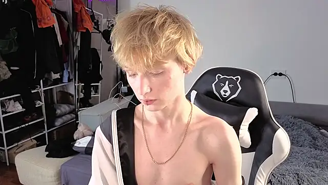 Snapshot of Your_avatar chatting on 23, 10, 2025 Your avatar online show from 23, 10, 2025