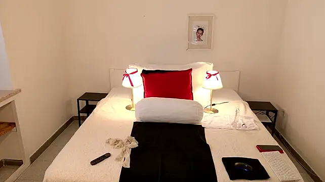 DaisyDea online show from 10, 10, 2025