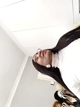 teasernubian online show from 12, 7, 2026