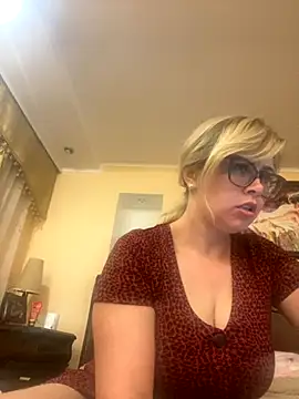 Crystal00Girl online show from 27, 9, 2025