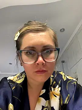 Crystal00Girl online show from 2, 11, 2025