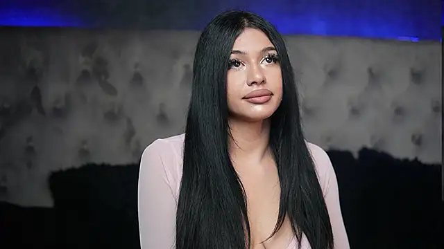Snapshot of GiuliaSya chatting on 15, 9, 2025 GiuliaSya online show from 15, 9, 2025