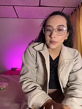 alehia cute online show from 2, 7, 2026