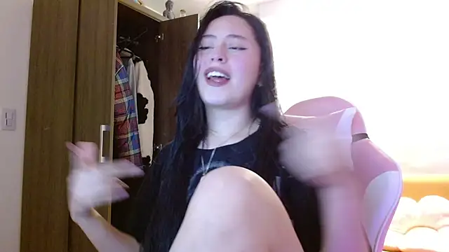 Snapshot of madissooon__ chatting on 21, 11, 2025 madissooon online show from 21, 11, 2025