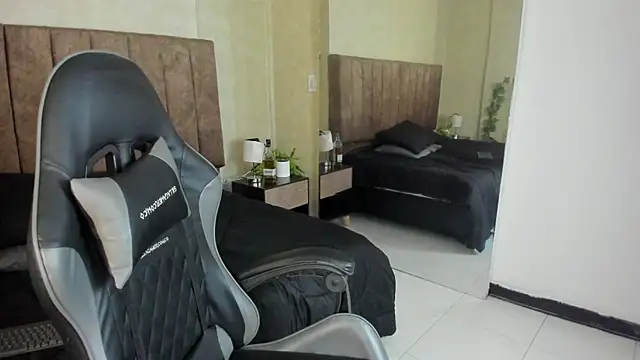 Snapshot of JulietaRioss chatting on 11, 11, 2025 JulietaRioss online show from 11, 11, 2025