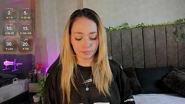 Snapshot of LanaMills_ chatting on 4, 2, 2026 LanaMills online show from 4, 2, 2026