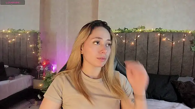 Snapshot of LanaMills_ chatting on 5, 2, 2026 LanaMills online show from 5, 2, 2026