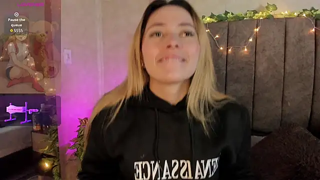 Snapshot of LanaMills_ chatting on 8, 2, 2026 LanaMills online show from 8, 2, 2026