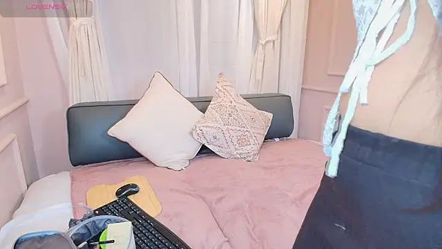 Nahomi key  online show from 12, 11, 2025