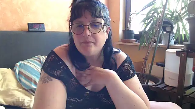 Snapshot of ladyfrombonn chatting on 19, 4, 2026 ladyfrombonn online show from 19, 4, 2026