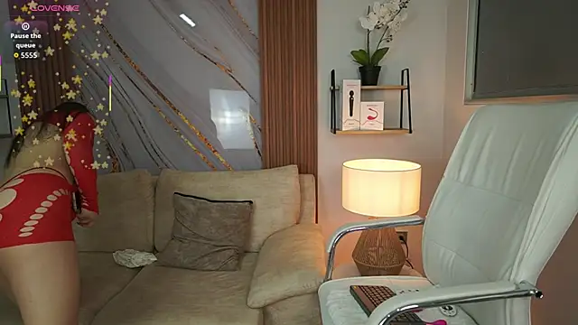 MilaCrave online show from 3, 10, 2025