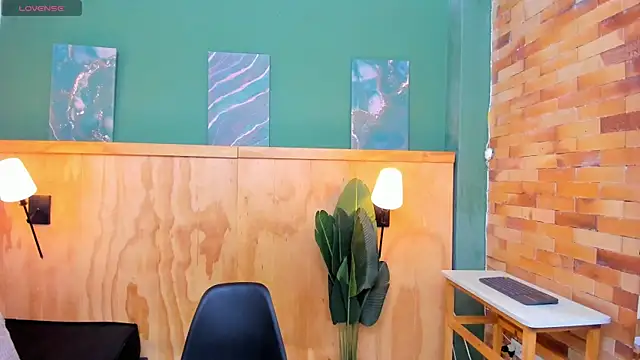 halleylorens online show from 16, 4, 2026