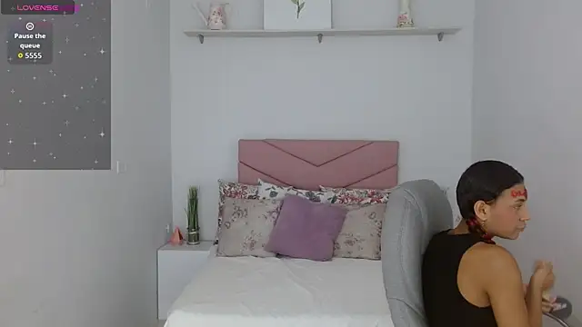 SarayVega  online show from 31, 10, 2025