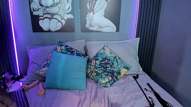 Zara Snow online show from 20, 11, 2025