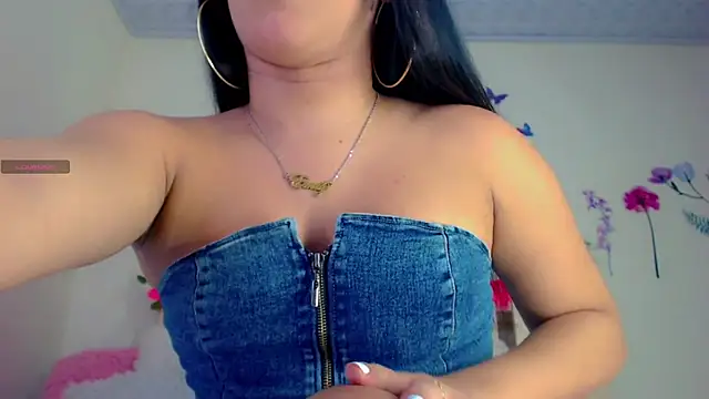 Snapshot of Eemily_- chatting on 13, 10, 2025 Eemily - online show from 13, 10, 2025