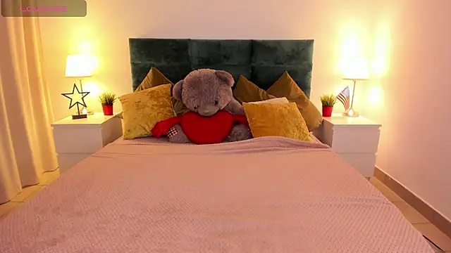 mishapallmer online show from 19, 10, 2025