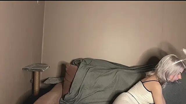 snowy lisa online show from 22, 10, 2025