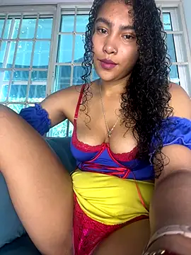 Snapshot of SophieD chatting on 3, 12, 2025 SophieD online show from 3, 12, 2025