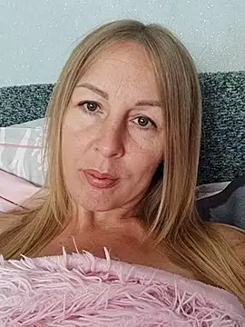 Snapshot of LunaSugarX chatting on 18, 9, 2025 LunaSugarX online show from 18, 9, 2025