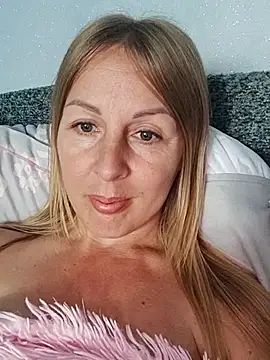 Snapshot of LunaSugarX chatting on 19, 9, 2025 LunaSugarX online show from 19, 9, 2025