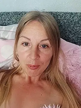 Snapshot of LunaSugarX chatting on 21, 9, 2025 LunaSugarX online show from 21, 9, 2025