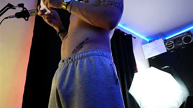 Snapshot of AlphaMasterXxx chatting on 13, 9, 2025 AlphaMasterXxx online show from 13, 9, 2025