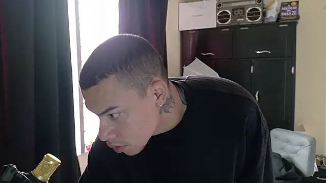 Snapshot of AlphaMasterXxx chatting on 7, 10, 2025 AlphaMasterXxx online show from 7, 10, 2025