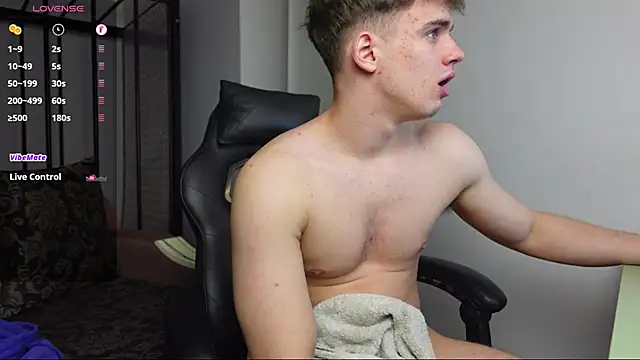 Snapshot of Ricky_Becko chatting on 28, 10, 2025 Ricky Becko online show from 28, 10, 2025