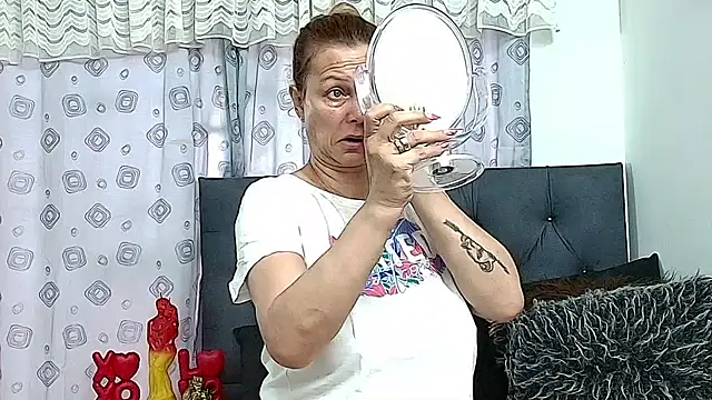 Victoriacoperino online show from 24, 11, 2025