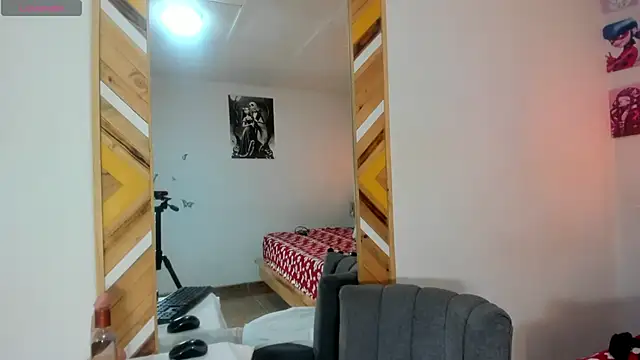 Snapshot of SoleneFontaine chatting on 4, 11, 2025 SoleneFontaine online show from 4, 11, 2025