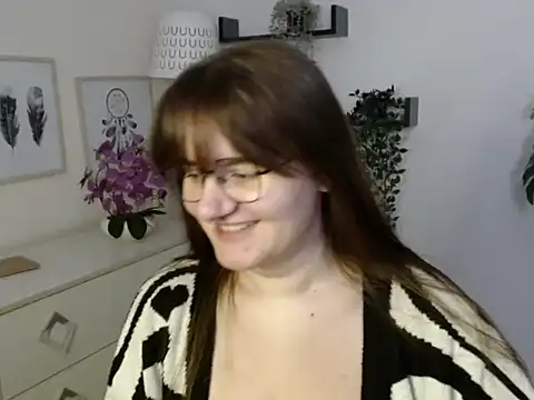 Julie Diamond online show from 12, 11, 2025