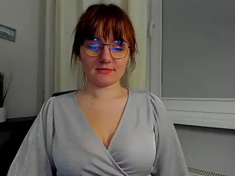 Julie Diamond online show from 3, 12, 2025