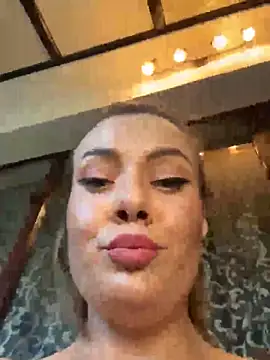 Snapshot of emmasweett11 chatting on 20, 10, 2025 emmasweett11 online show from 20, 10, 2025