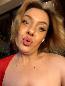 Snapshot of emmasweett11 chatting on 16, 11, 2025 emmasweett11 online show from 16, 11, 2025