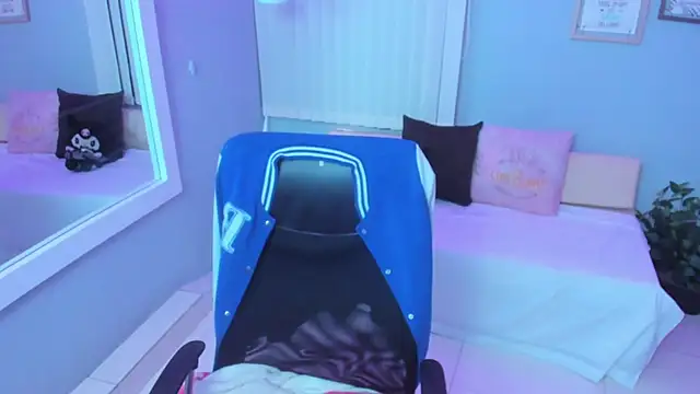 Miku Kita online show from 3, 10, 2025