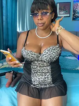 Monajuicy online show from 11, 10, 2025