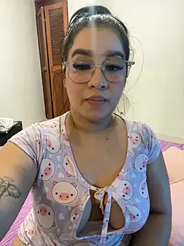 Snapshot of Aliciawhitee chatting on 7, 11, 2025 Aliciawhitee online show from 7, 11, 2025