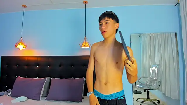 Snapshot of Abraham_horny18 chatting on 30, 10, 2025 Abraham horny18 online show from 30, 10, 2025