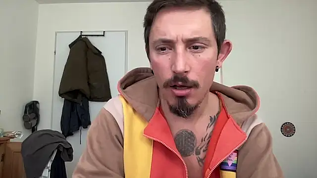 Snapshot of sunZfun chatting on 31, 10, 2025 sunZfun online show from 31, 10, 2025